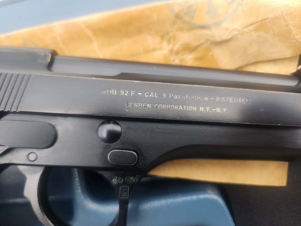 EARLY ITALIAN Berden import Beretta 92F ALL factory access.  no warning lab-img-4