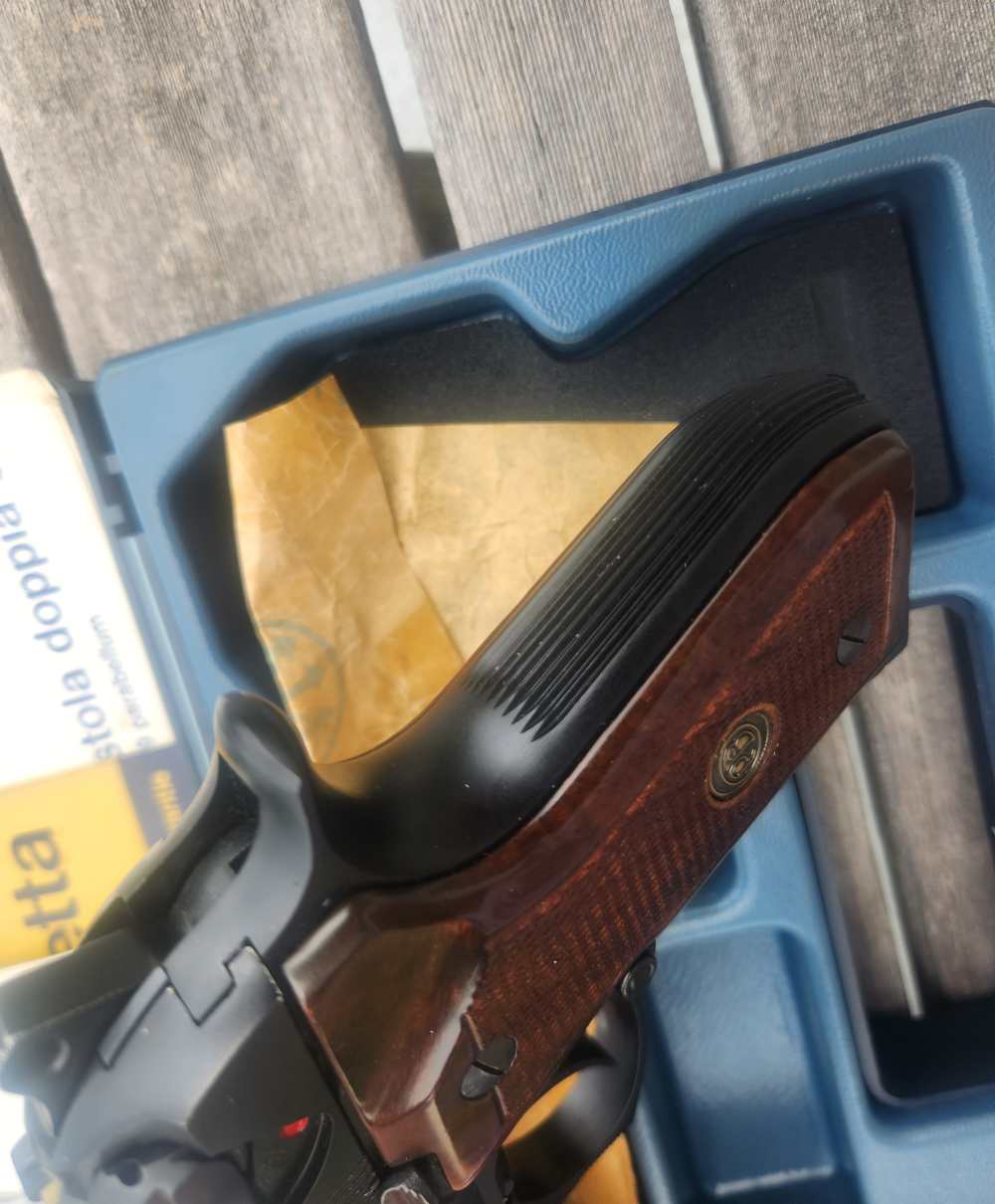 EARLY ITALIAN Berden import Beretta 92F ALL factory access.  no warning lab-img-8