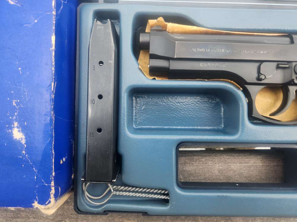 EARLY ITALIAN Berden import Beretta 92F ALL factory access.  no warning lab-img-11