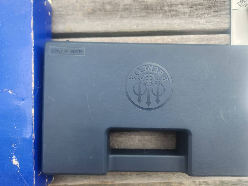 EARLY ITALIAN Berden import Beretta 92F ALL factory access.  no warning lab-img-14