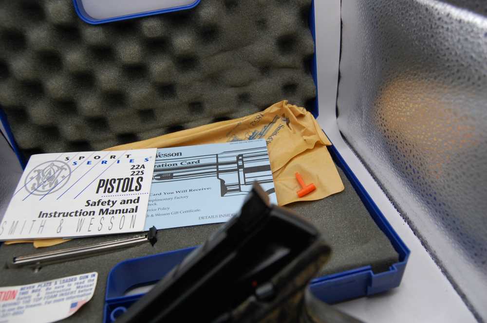 Smith & Wesson Model 22A Pistol matching factory case manual wood grips -img-11