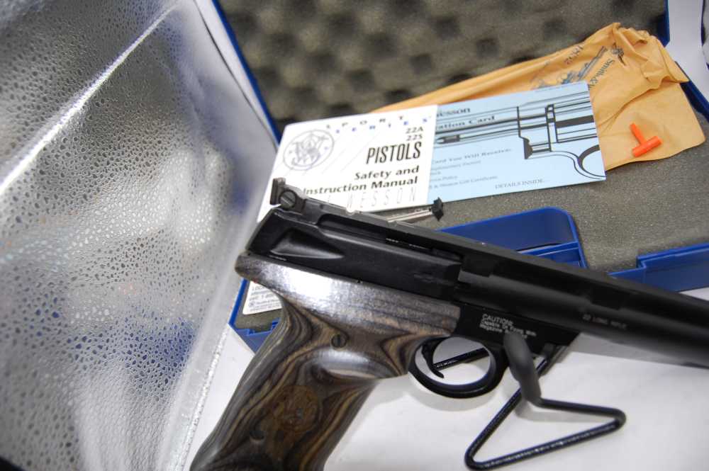 Smith & Wesson Model 22A Pistol matching factory case manual wood grips -img-17