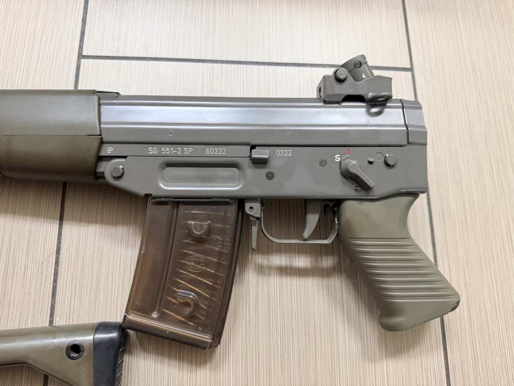 SIG 551-P - Original Swiss - Rare Variant -img-1