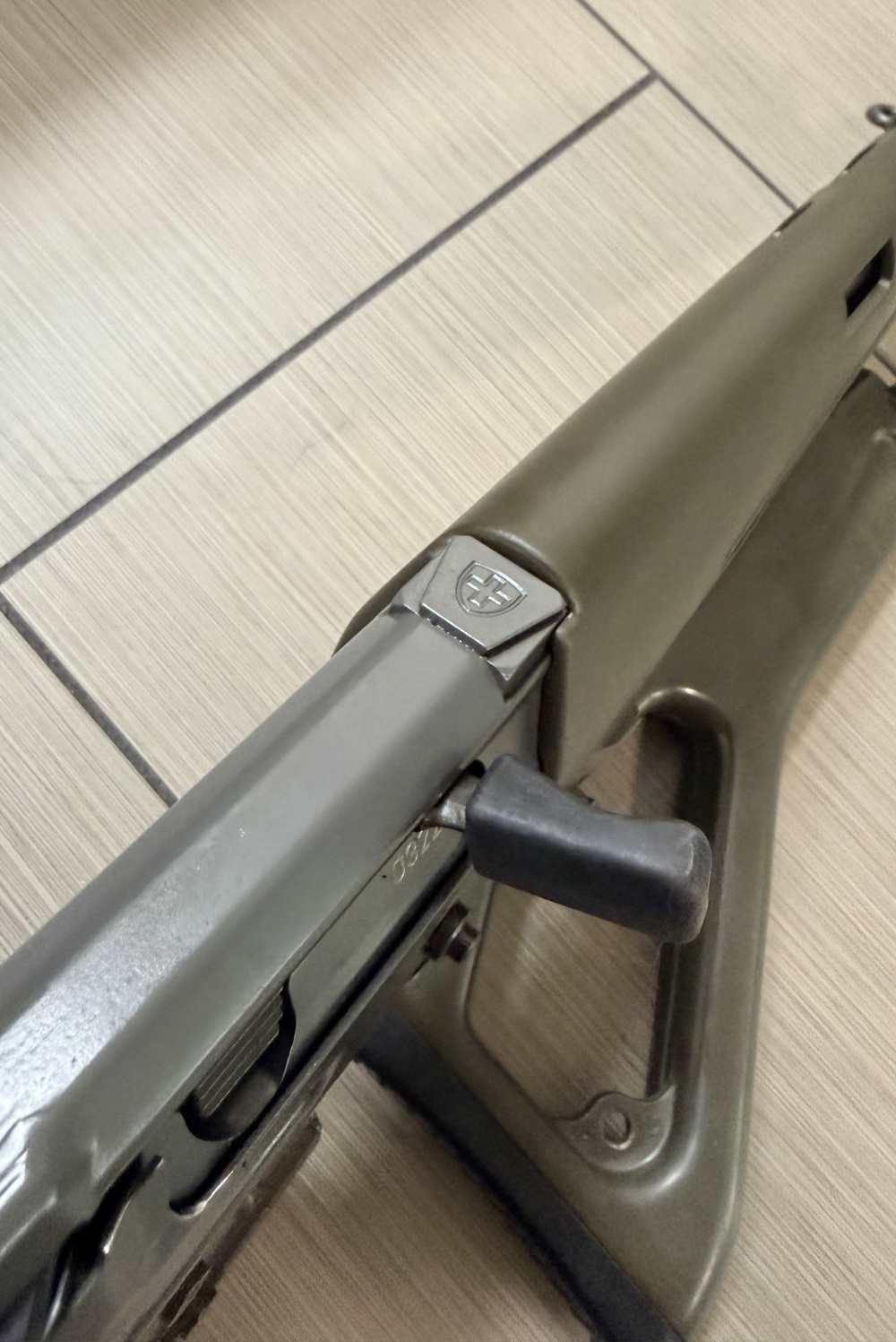 SIG 551-P - Original Swiss - Rare Variant -img-9