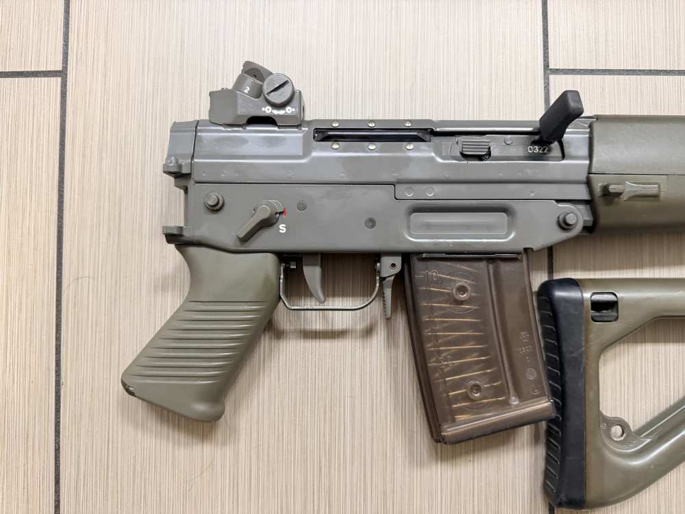 SIG 551-P - Original Swiss - Rare Variant -img-5