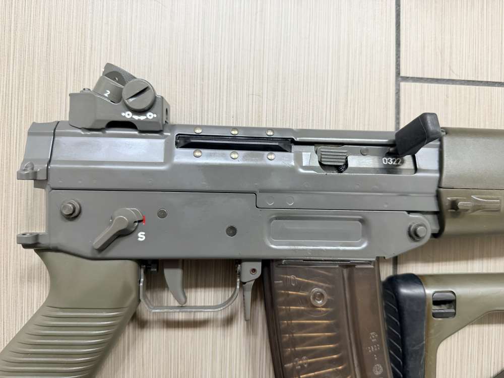 SIG 551-P - Original Swiss - Rare Variant -img-7