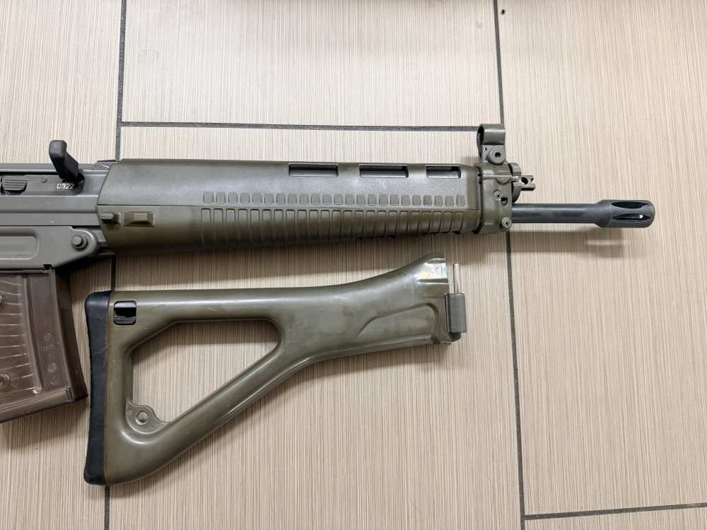 SIG 551-P - Original Swiss - Rare Variant -img-6