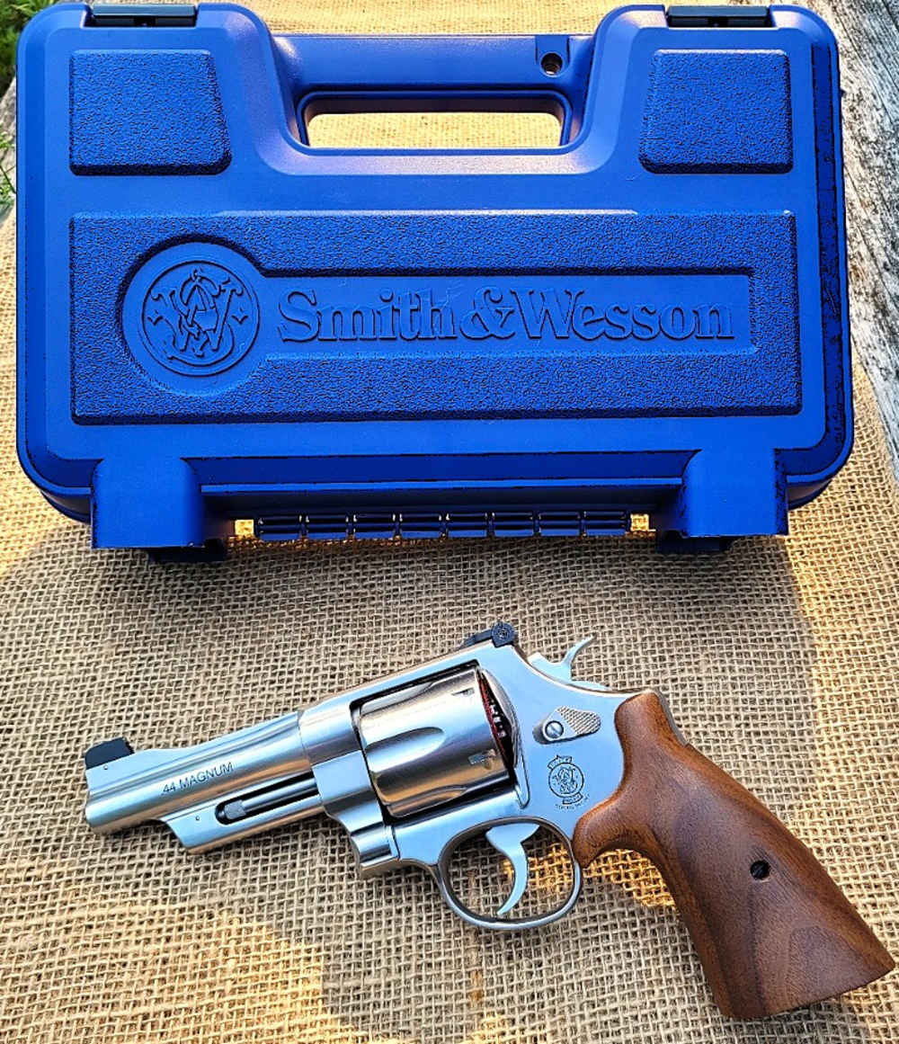 SMITH & WESSON 629 MOUNTAIN GUN 44MAG 4" SS BEAR HUG GRIPS -img-10