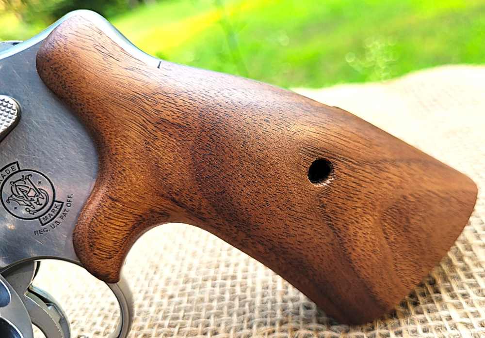 SMITH & WESSON 629 MOUNTAIN GUN 44MAG 4" SS BEAR HUG GRIPS -img-9