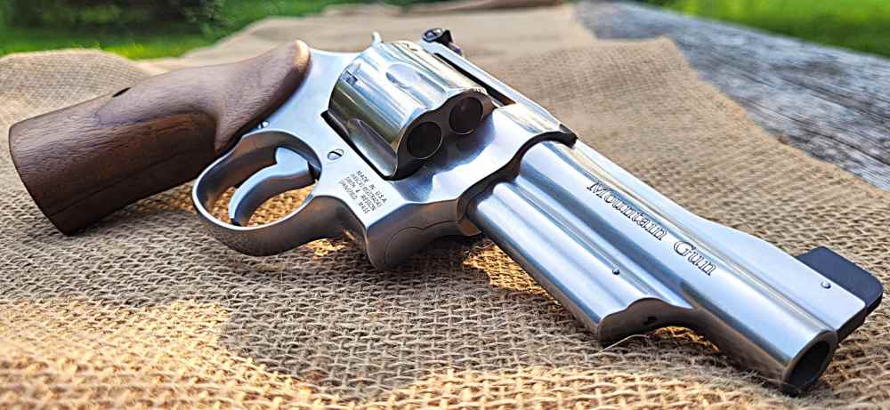 SMITH & WESSON 629 MOUNTAIN GUN 44MAG 4" SS BEAR HUG GRIPS -img-0