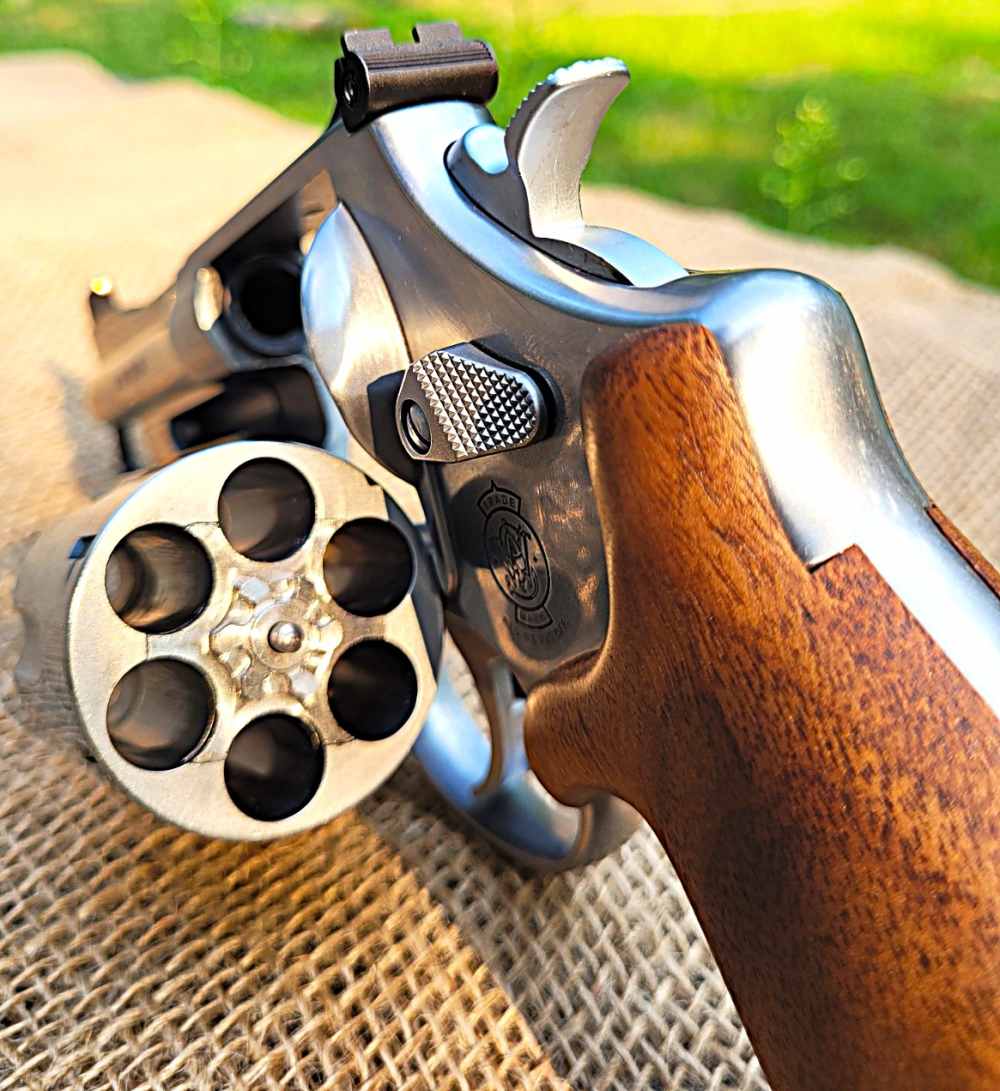 SMITH & WESSON 629 MOUNTAIN GUN 44MAG 4" SS BEAR HUG GRIPS -img-5