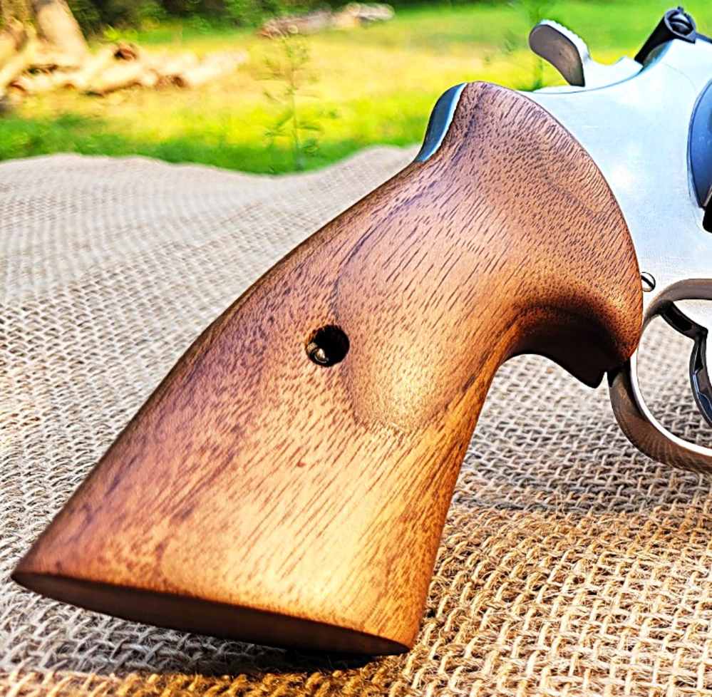 SMITH & WESSON 629 MOUNTAIN GUN 44MAG 4" SS BEAR HUG GRIPS -img-8