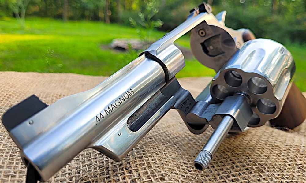 SMITH & WESSON 629 MOUNTAIN GUN 44MAG 4" SS BEAR HUG GRIPS -img-4