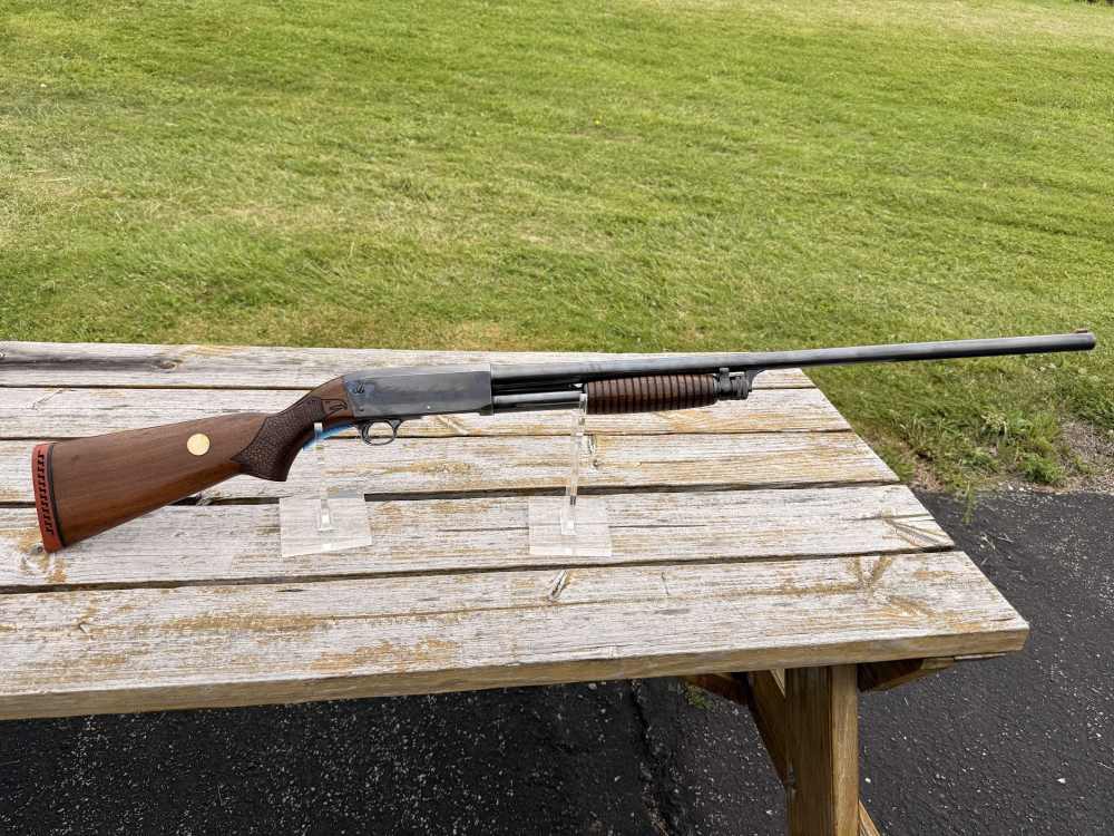 MFG 1955 ITHICA MODEL 37 FEATHERWEIGHT 12GA  PUMP ACTION SHOTGUN 28"-img-1