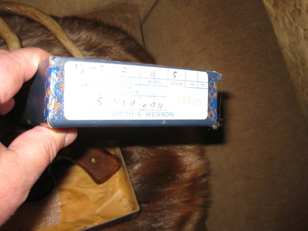 S & W model 15-3 4" barrel .38 spl like new condition !!-img-5