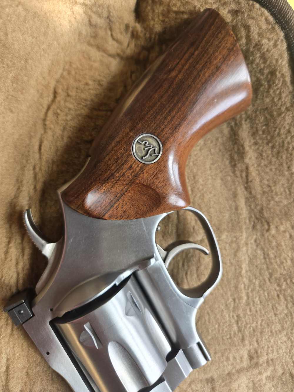 Dan Wesson 44 mag VH 8in barrel Stainless  finish Palmer MA-img-4