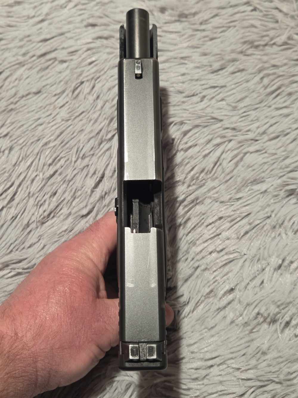 Glock 22, gen 4-40SW With 3 mags and Original Case!-img-14