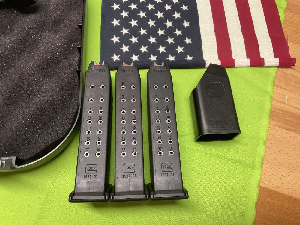 Hard to find - Glock 17 Gen V Complete Lower Receiver Frame - Brand New-img-1