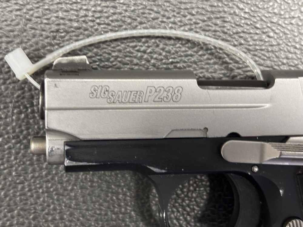 SIG SAUER P238 TWO-TONE 380 ACP W/ CASE. NO RESERVE -img-5
