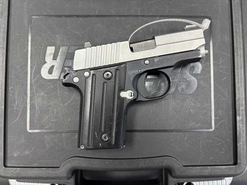 SIG SAUER P238 TWO-TONE 380 ACP W/ CASE. NO RESERVE -img-0