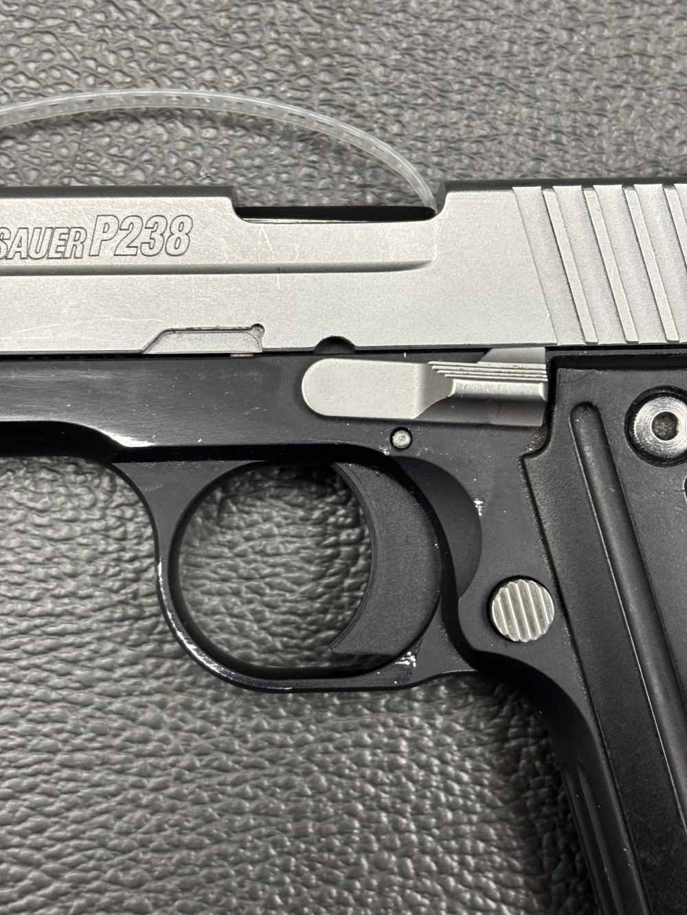 SIG SAUER P238 TWO-TONE 380 ACP W/ CASE. NO RESERVE -img-4