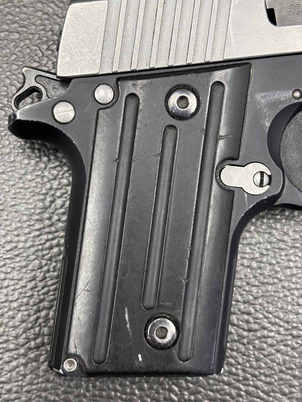 SIG SAUER P238 TWO-TONE 380 ACP W/ CASE. NO RESERVE -img-8