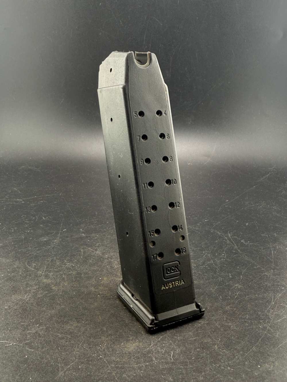 Original Early Gen 1 Glock 17 U Notch 17 Round 9mm Factory Magazine -img-0