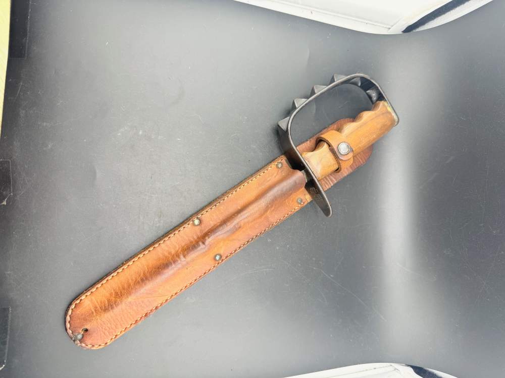 WW1 LF&C 1917 Trench Knife Knuckle Knife with Original Leather Sheath -img-19
