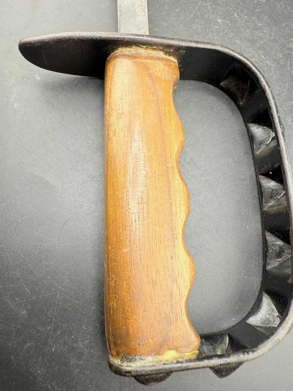 WW1 LF&C 1917 Trench Knife Knuckle Knife with Original Leather Sheath -img-9