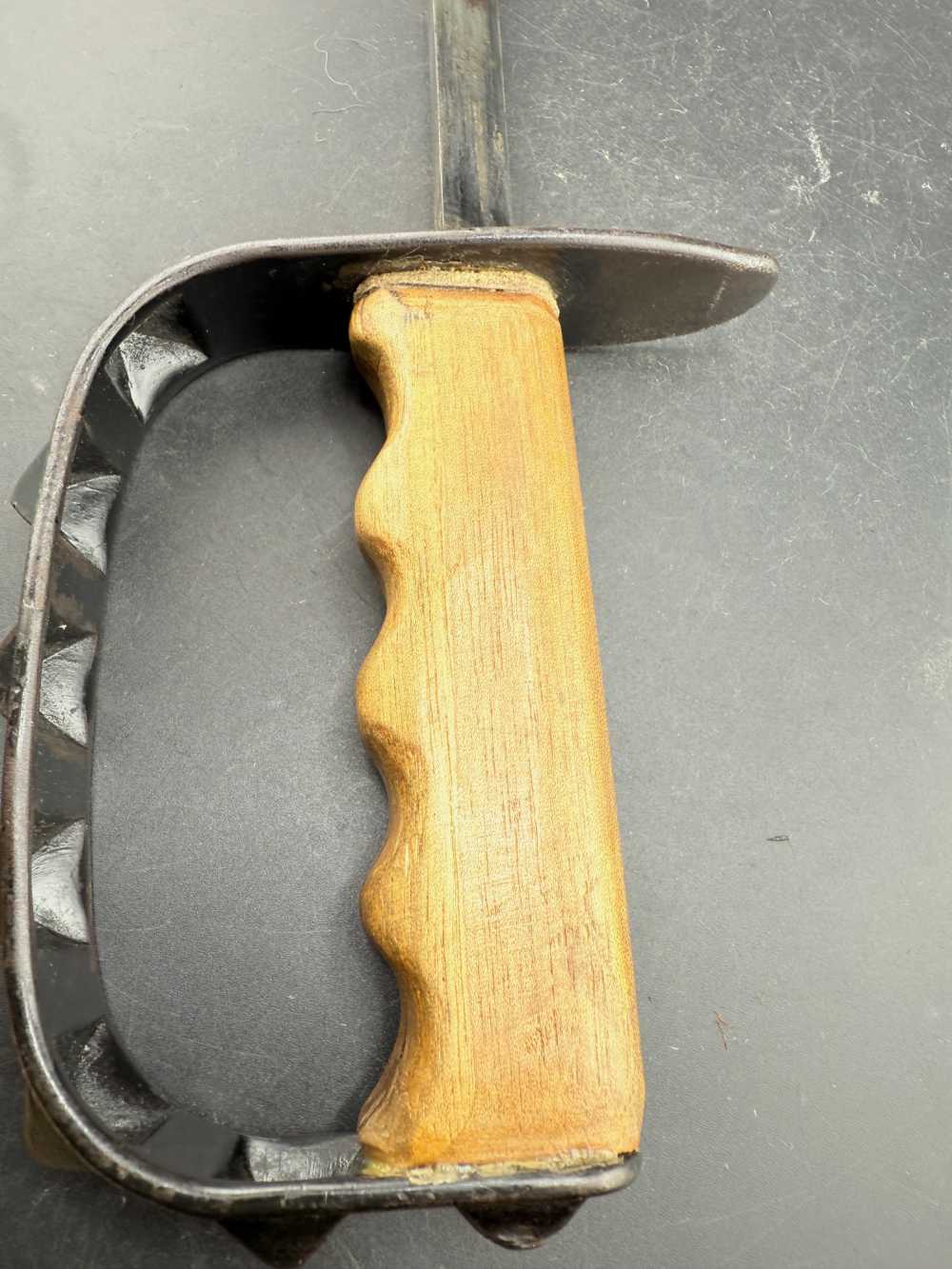 WW1 LF&C 1917 Trench Knife Knuckle Knife with Original Leather Sheath -img-11