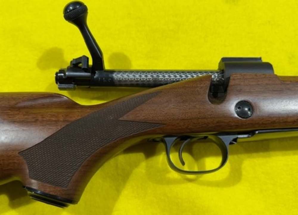 WINCHESTER MODEL 70, SUPER EXPRESS .375 H&H MAG IN EXCELLANT COND-img-4