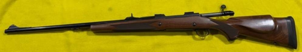 WINCHESTER MODEL 70, SUPER EXPRESS .375 H&H MAG IN EXCELLANT COND-img-0