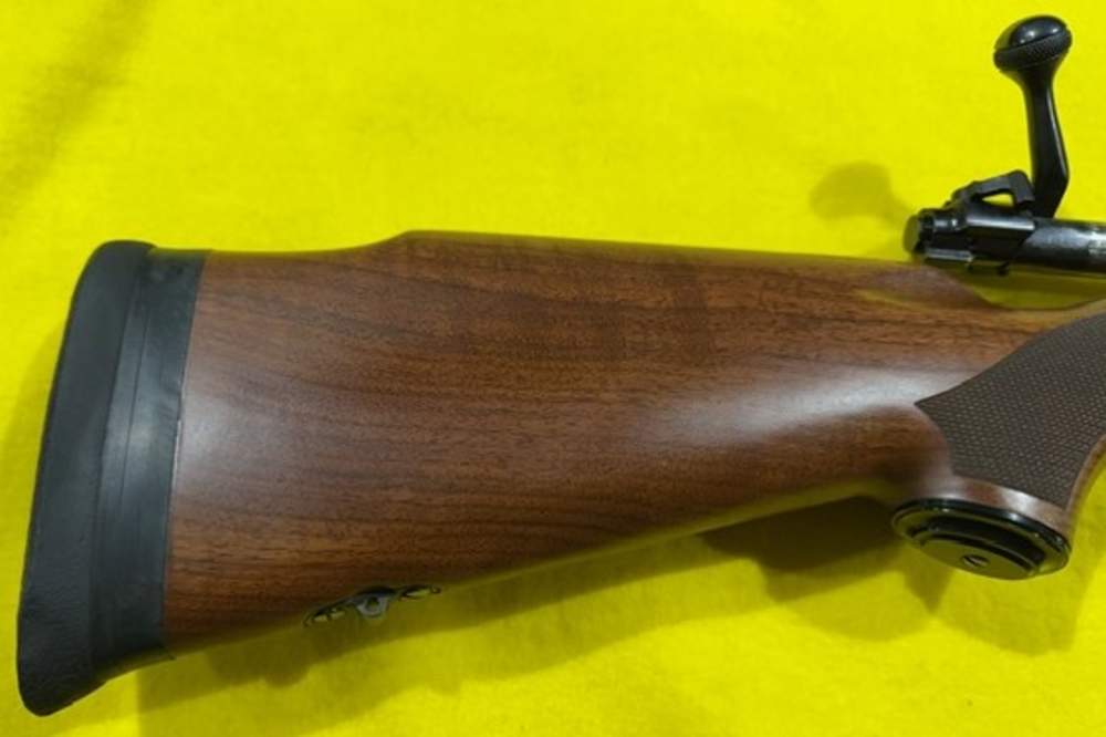 WINCHESTER MODEL 70, SUPER EXPRESS .375 H&H MAG IN EXCELLANT COND-img-10