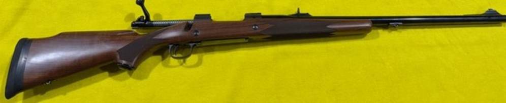 WINCHESTER MODEL 70, SUPER EXPRESS .375 H&H MAG IN EXCELLANT COND-img-1