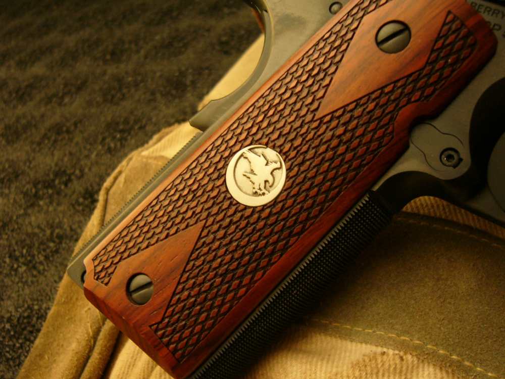 NIGHTHAWK CUSTOM GI PLUS NEW MODEL SASS 1911 GOV'T .45 U.S. ARMY BAKELITE -img-12