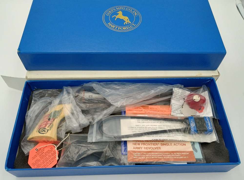 Colt Single Action Army (SAA) .45 Colt 7.5 barrel LNIB MFD 2004-img-13