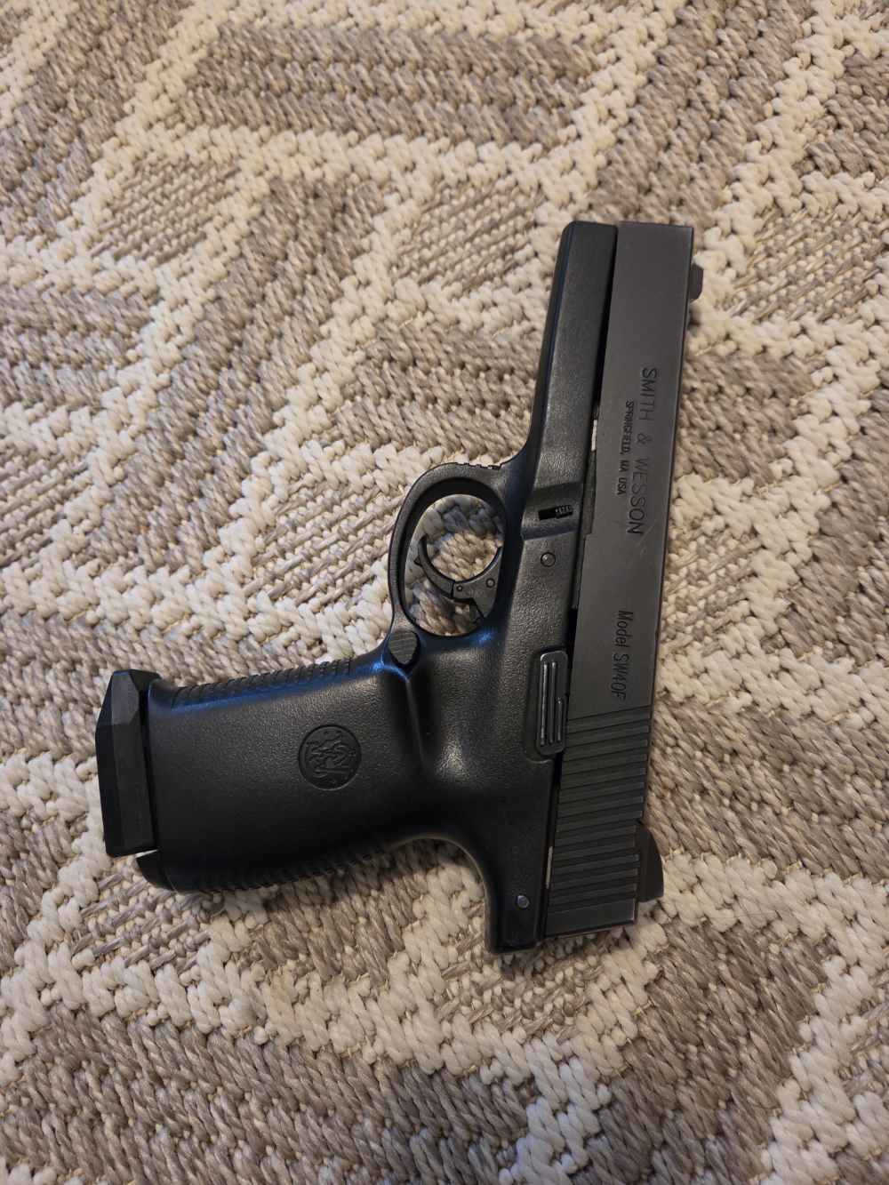Smith & Wesson SW40F (Full) *Uncommon Full Size Model*-img-6