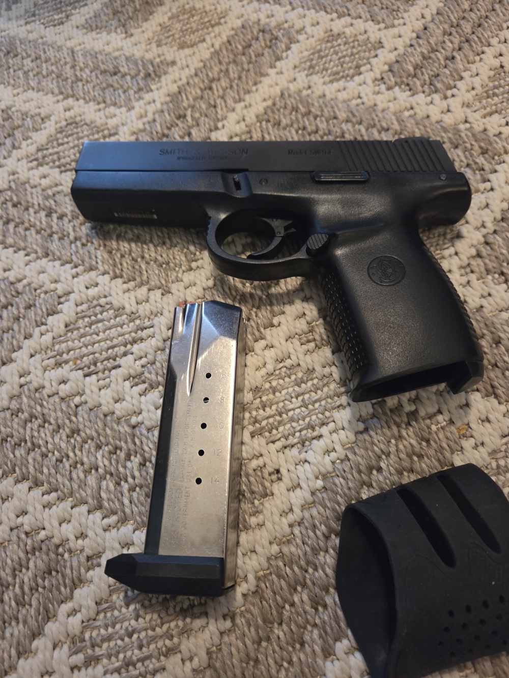 Smith & Wesson SW40F (Full) *Uncommon Full Size Model*-img-2
