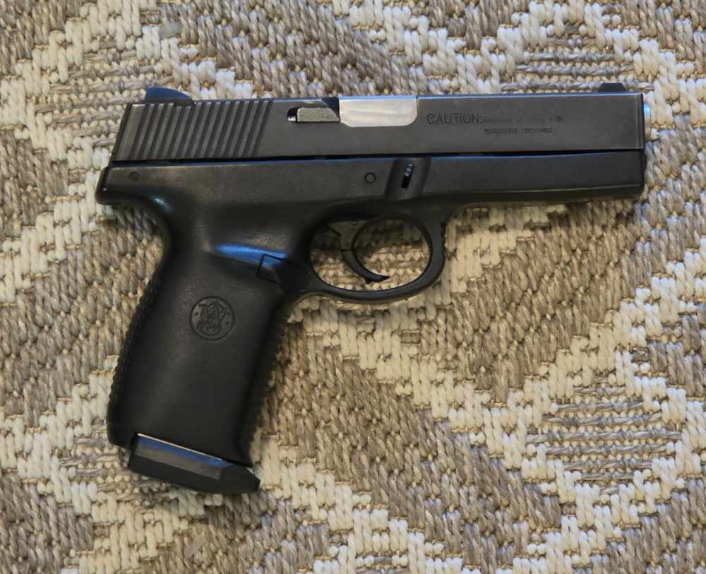Smith & Wesson SW40F (Full) *Uncommon Full Size Model*-img-0
