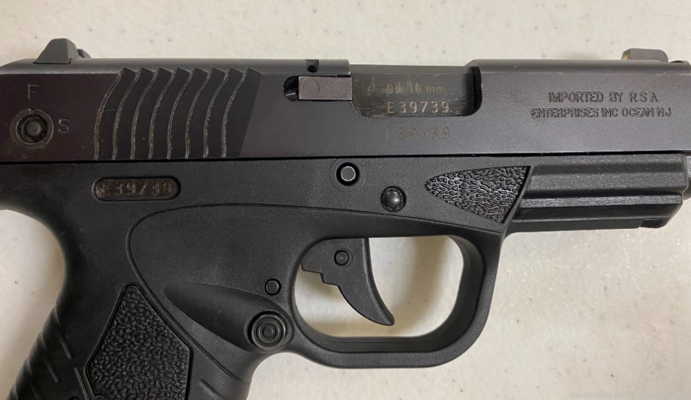 Bersa BP9cc 9mm semi auto pistol *with case-img-3