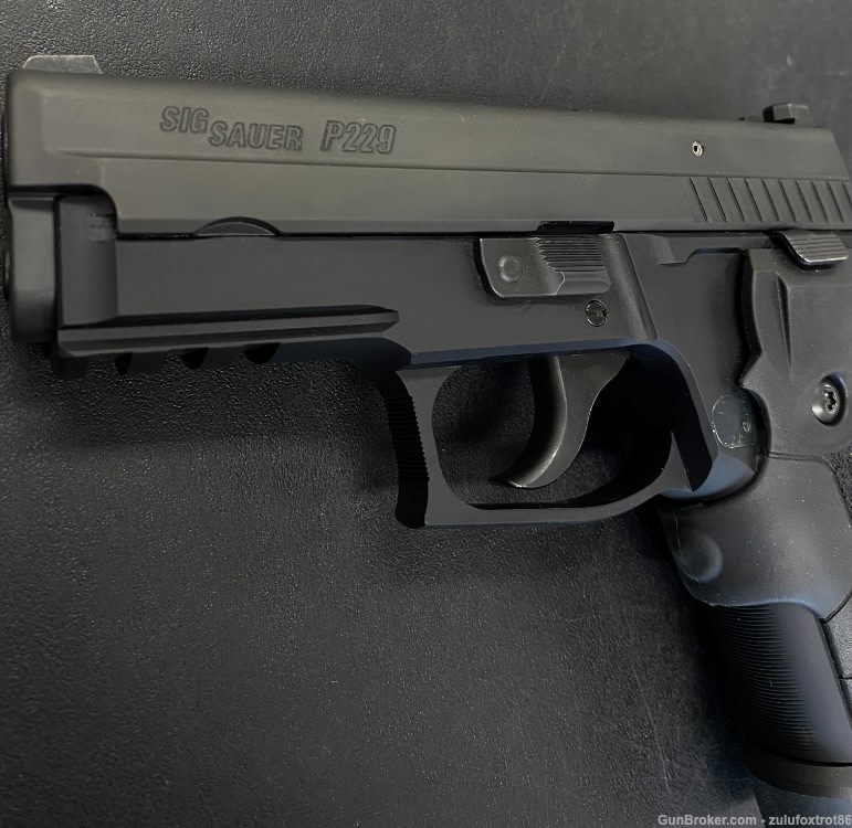 Sig Sauer P229 40S&W semi auto pistol-img-3