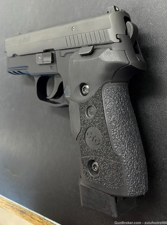 Sig Sauer P229 40S&W semi auto pistol-img-2
