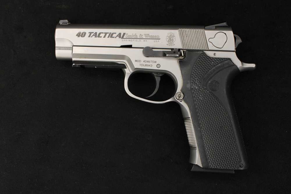 2001 Smith & Wesson 4046TSW Tactical .40 S&W Third Gen Duty DAO Pistol-img-1