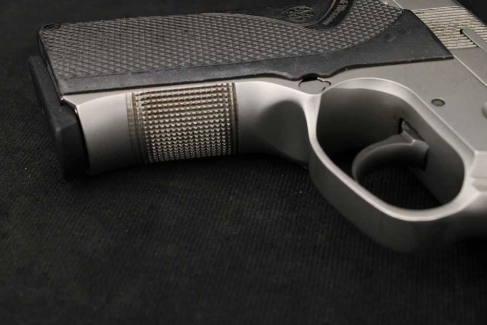 2001 Smith & Wesson 4046TSW Tactical .40 S&W Third Gen Duty DAO Pistol-img-10