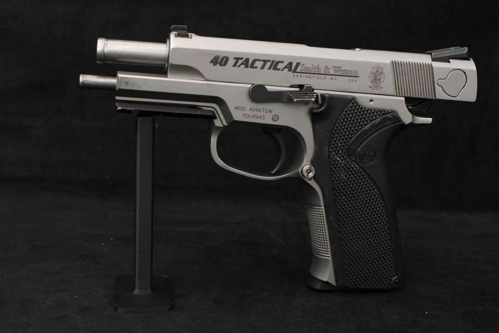2001 Smith & Wesson 4046TSW Tactical .40 S&W Third Gen Duty DAO Pistol-img-25