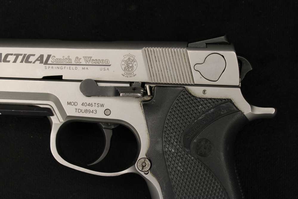 2001 Smith & Wesson 4046TSW Tactical .40 S&W Third Gen Duty DAO Pistol-img-3