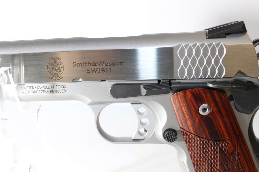 Smith & Wesson 1911 E series, .45ACP, Stainless, New in case-img-3