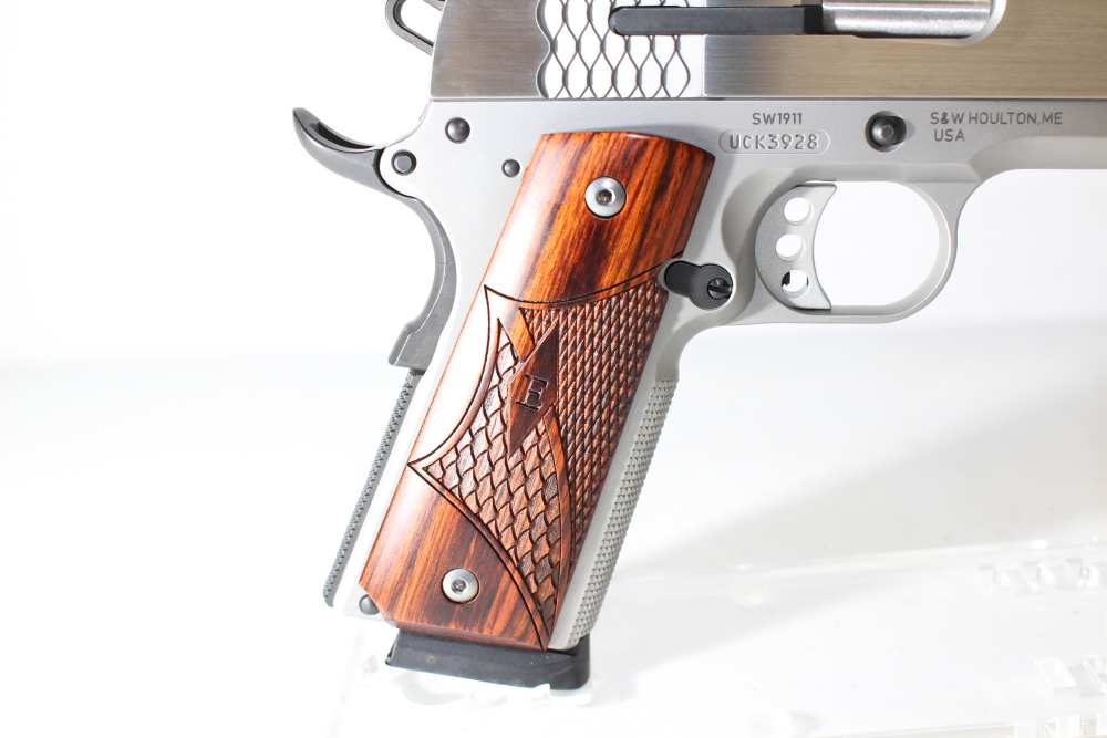Smith & Wesson 1911 E series, .45ACP, Stainless, New in case-img-8