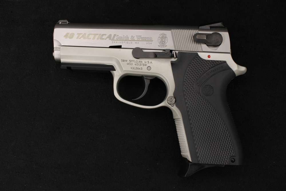 2004 Smith & Wesson 4013TSW Tactical .40 S&W Third Gen -img-1