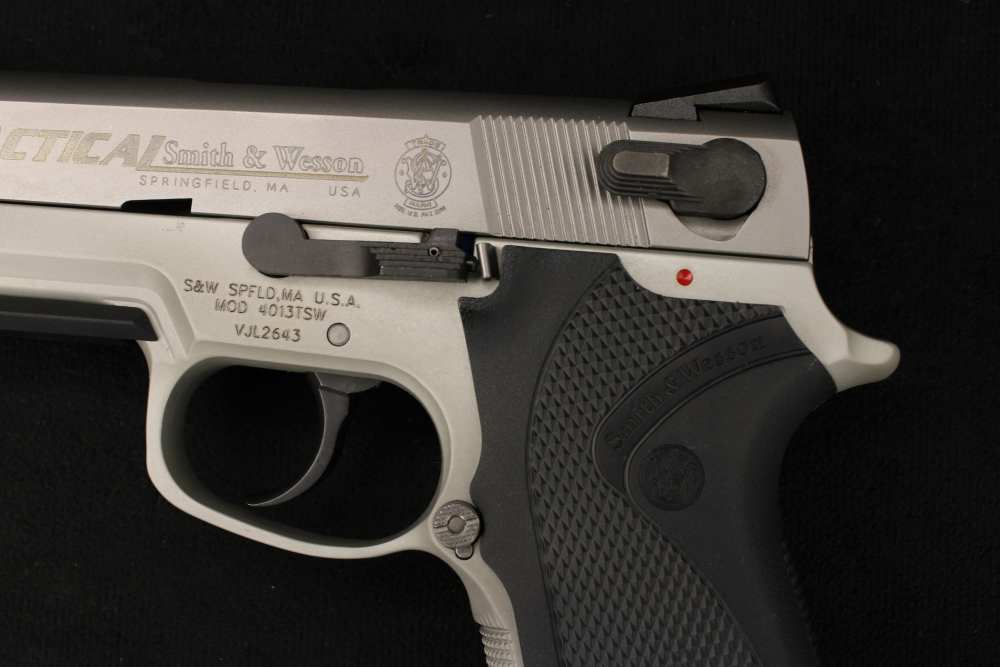 2004 Smith & Wesson 4013TSW Tactical .40 S&W Third Gen -img-3